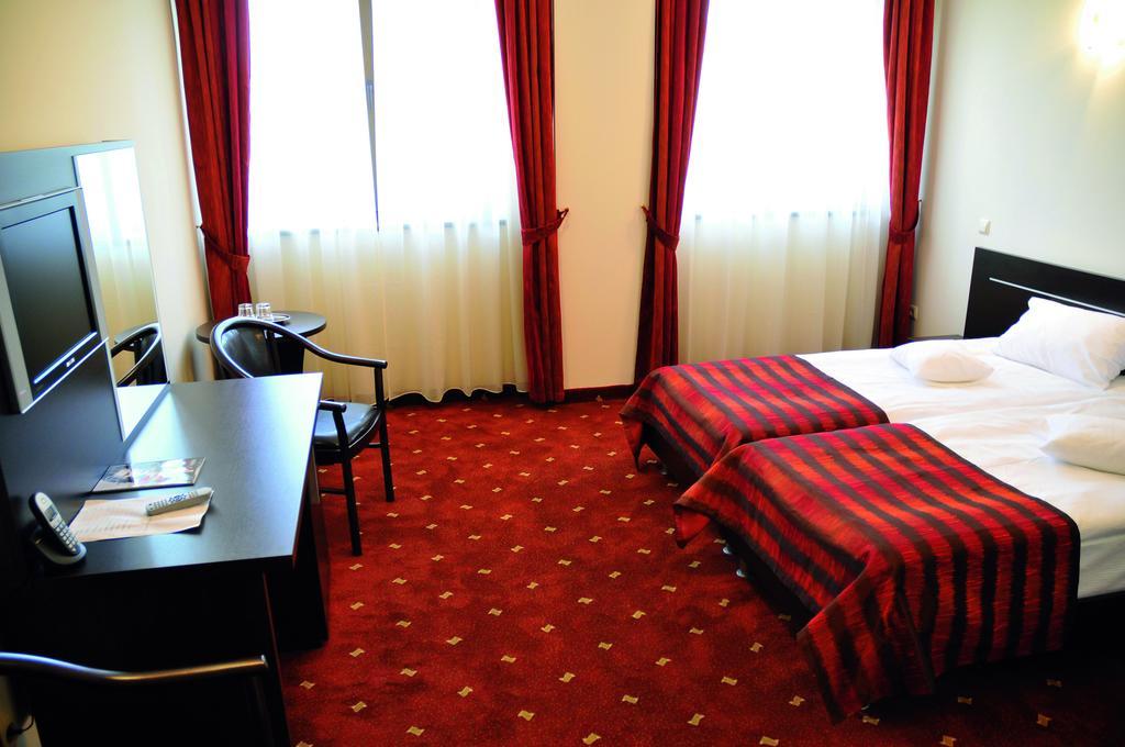Hotel Roberts Sibiu Buitenkant foto
