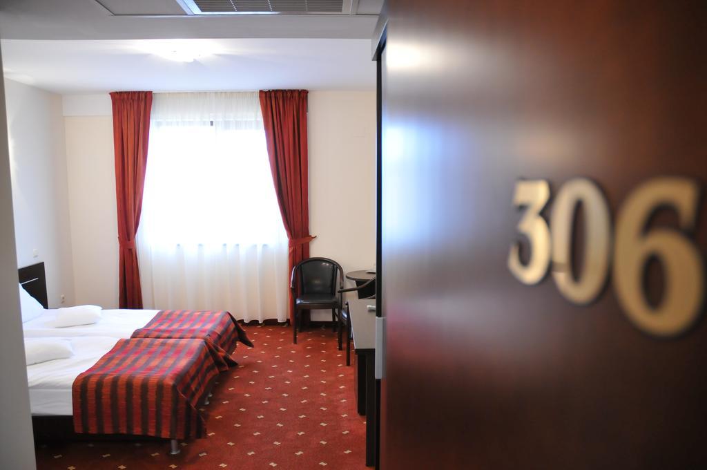 Hotel Roberts Sibiu Buitenkant foto